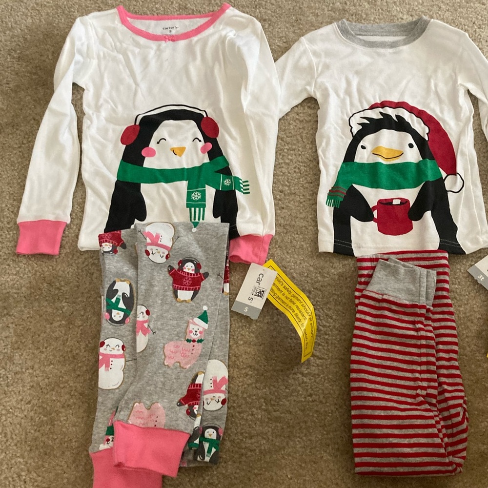 NWT Carter’s holiday pajamas size 5
